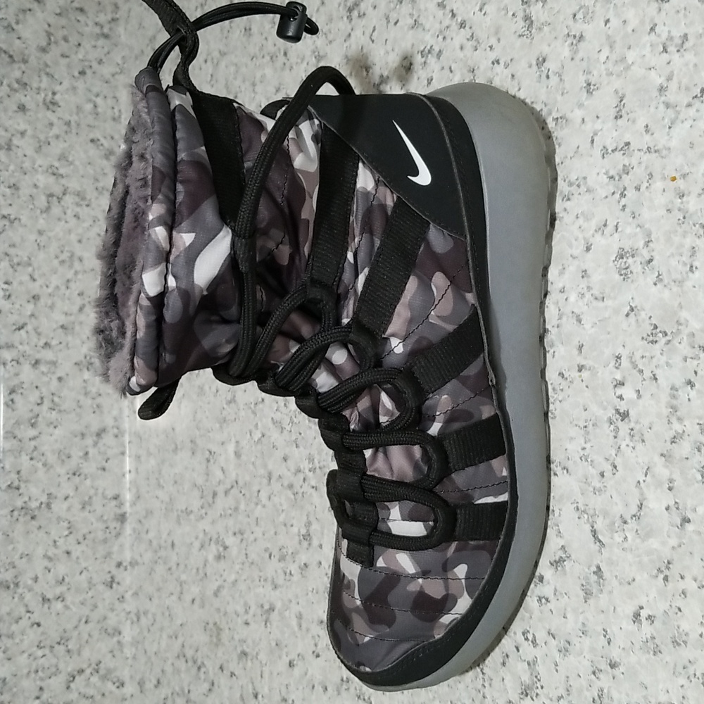 Nike Fur Lined Sneaker Bootie